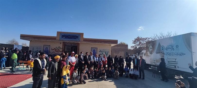 حضور کتابخانه سیار در کاروان سلامت روستای رضا اباد سرهنگ